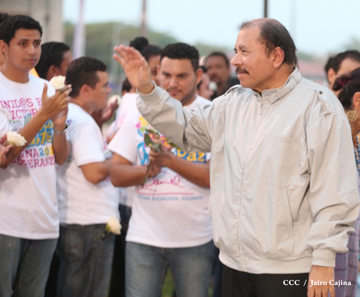 Daniel y Rosario rinden homenaje al Comandante Tom&aacute;s Borge